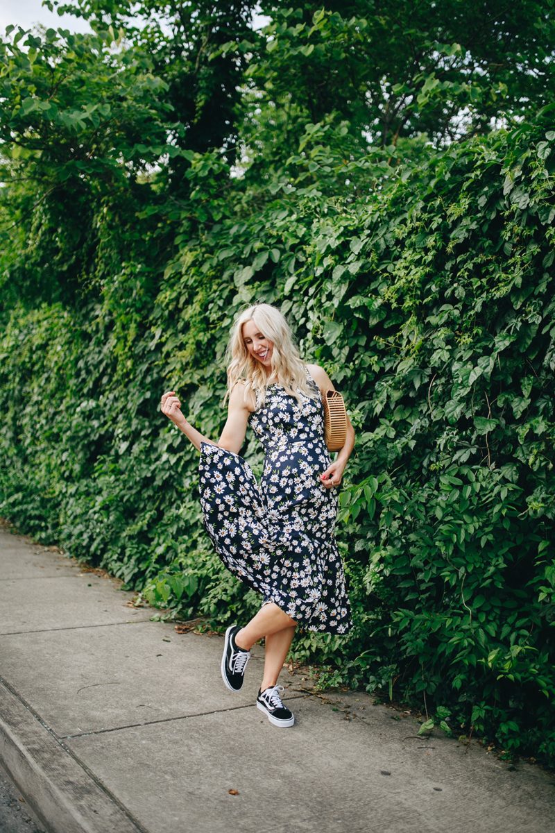 daisy print, daisy printed dress, 90s style, summer style, summer dress, blush and camo